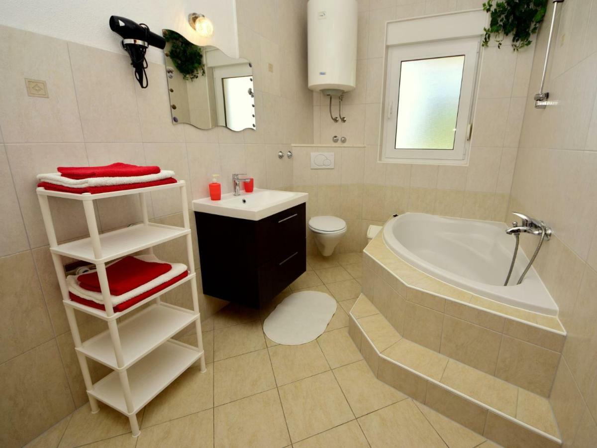 Apartment Anda-1 By Interhome Трогир Екстериор снимка